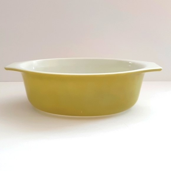 Pyrex Verde Casserole - Picture 3 of 8